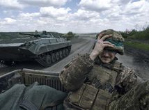 Macron: Keby Rusko prelomilo front, je možné vyslať na Ukrajinu vojakov. Fico reaguje