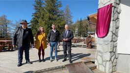 Odhalenie pamätnej tabule na návštevu kráľovnej Alžbety II. v roku 2008 vo Vysokých Tatrách