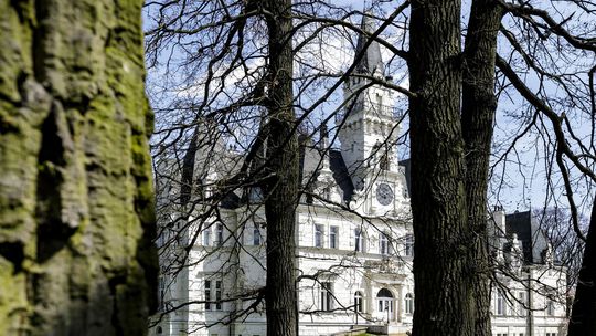 Park a romantizovaný kaštieľ v obci Budmerice