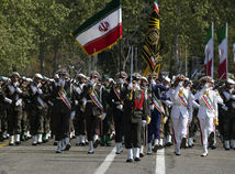 Irán Izrael prehliadka vojenská útok oslavy Raísí