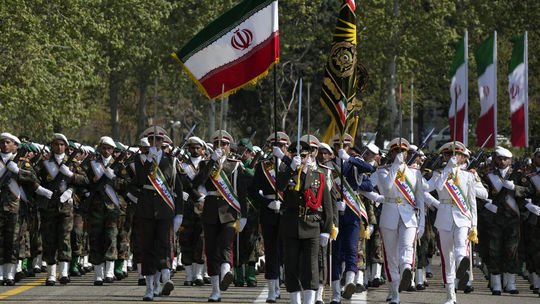 Irán na výročnej vojenskej prehliadke oslavoval svoj útok na Izrael