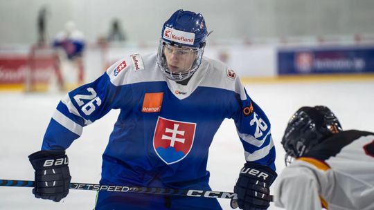 Aký otec, taký syn. IIHF posadila pred kameru mladých Slovákov. Čo odkázali Šatanovi a Radivojevičovi?