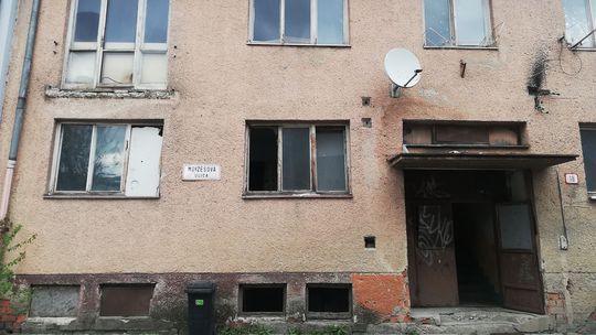 Zničený bytový dom sa nachádza na Moyzesovej...