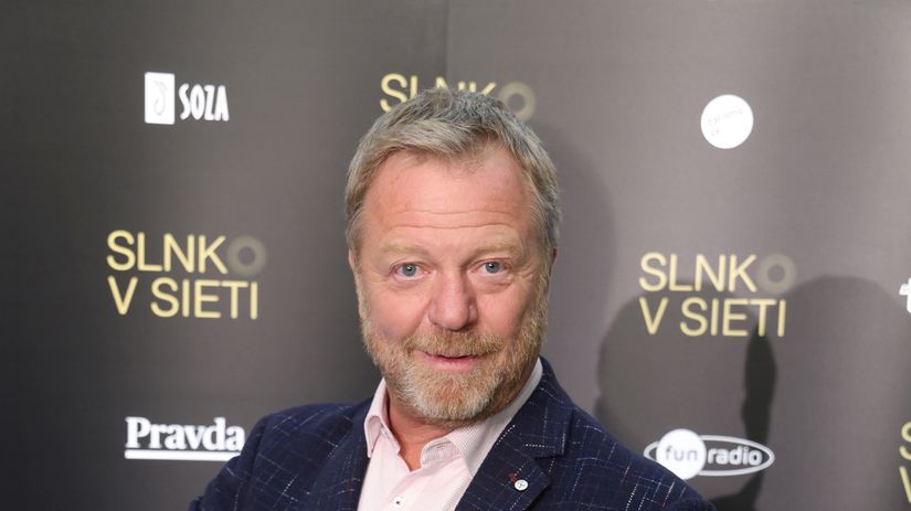 Herec Maroš Kramár.