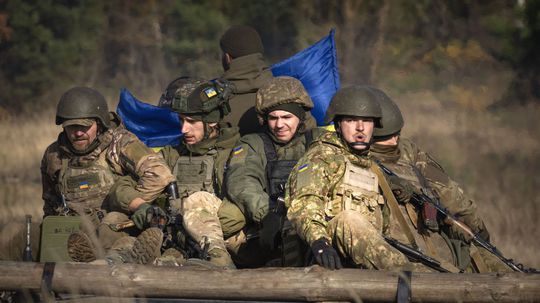 Pomôže Fico Zelenskému s mobilizáciou? Ukrajinskí muži už nedostanú nové doklady v zahraničí, vláda ich chce vrátiť do vlasti