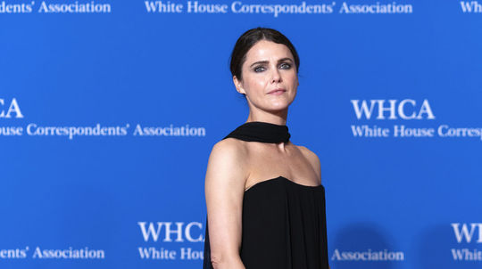 Herečka Keri Russell v kreácii Markarian.