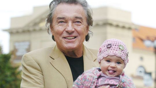 Karel Gott s dcérou Charlotte Ellou v októbri...