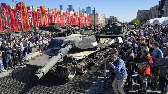 Výstava / Ruská propaganda / Tank / Abrams M1A1 /