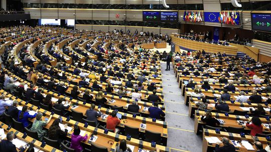 Voľby do europarlamentu by vyhrali progresívci pred Smerom a Hlasom, ukázal prieskum