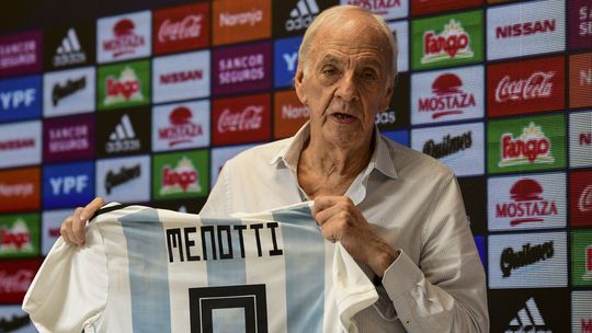 Smutná správa z Južnej Ameriky. Zomrel tréner, ktorý doviedol Argentínu k prvému titulu majstrov sveta
