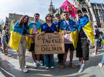 Škoda ukrajinských zbraní na zničenie Krymského mosta? Rusi si už našli iné vojenské trasy