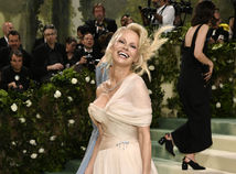 Pamela Anderson dlho nebola krajšia, Kylie...