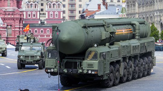 ONLINE: Rusi chcú navýšiť raketový arzenál, odradiť nepriateľov 'testovať sily Ruska' 