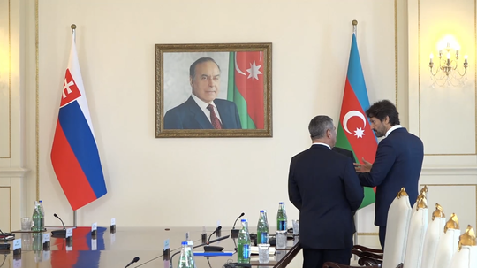Robert Kaliňák na rokovaní v Baku.