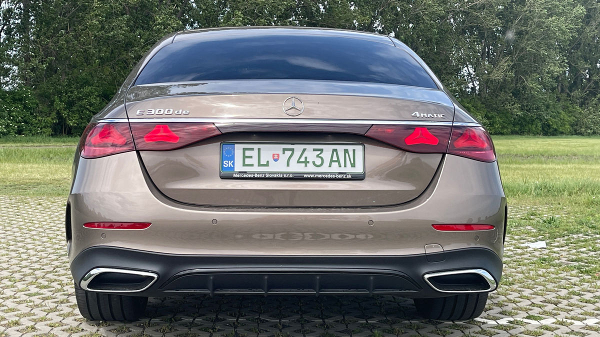 Zadné svetlá majú úplne nový dizajn.