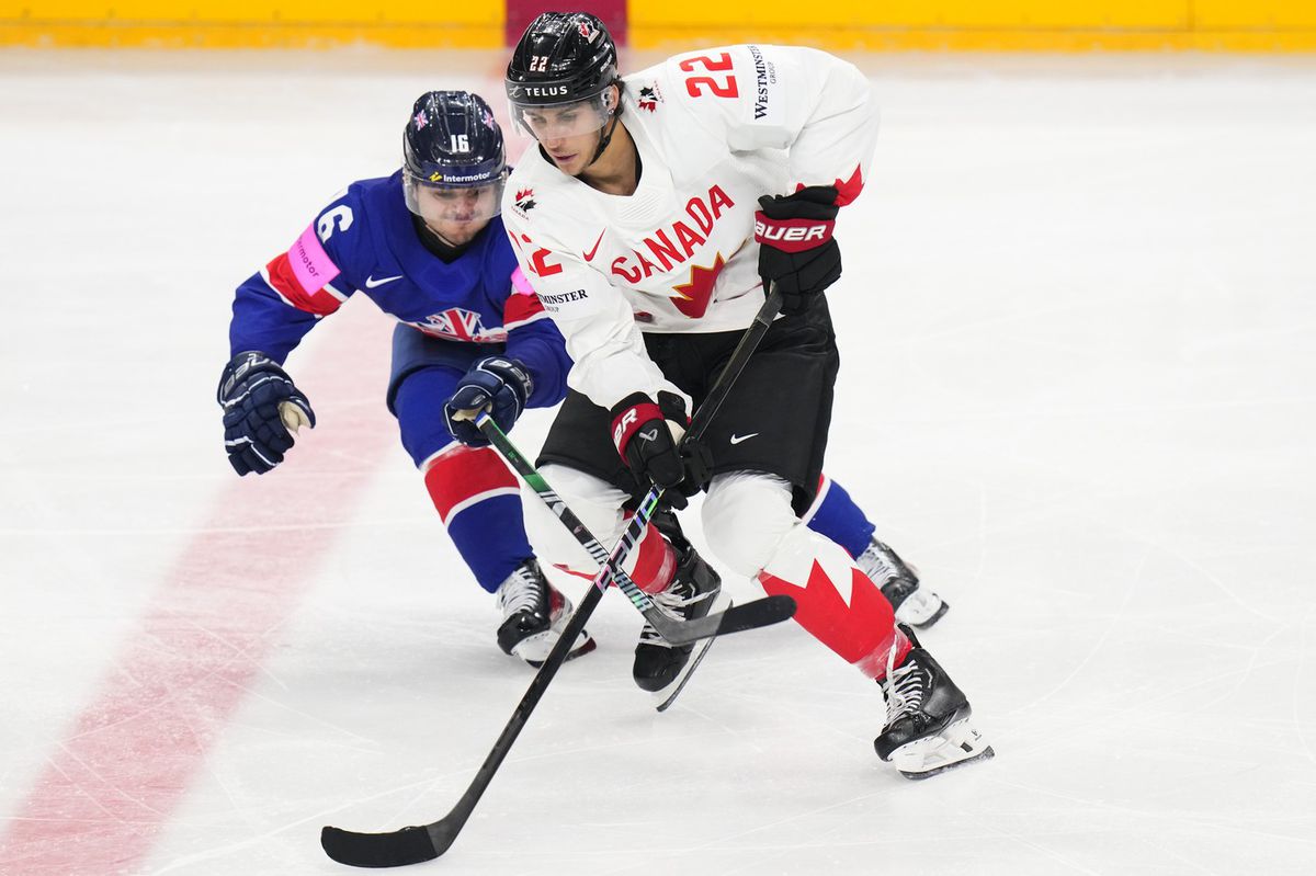 Dylan Cozens z Kanady.