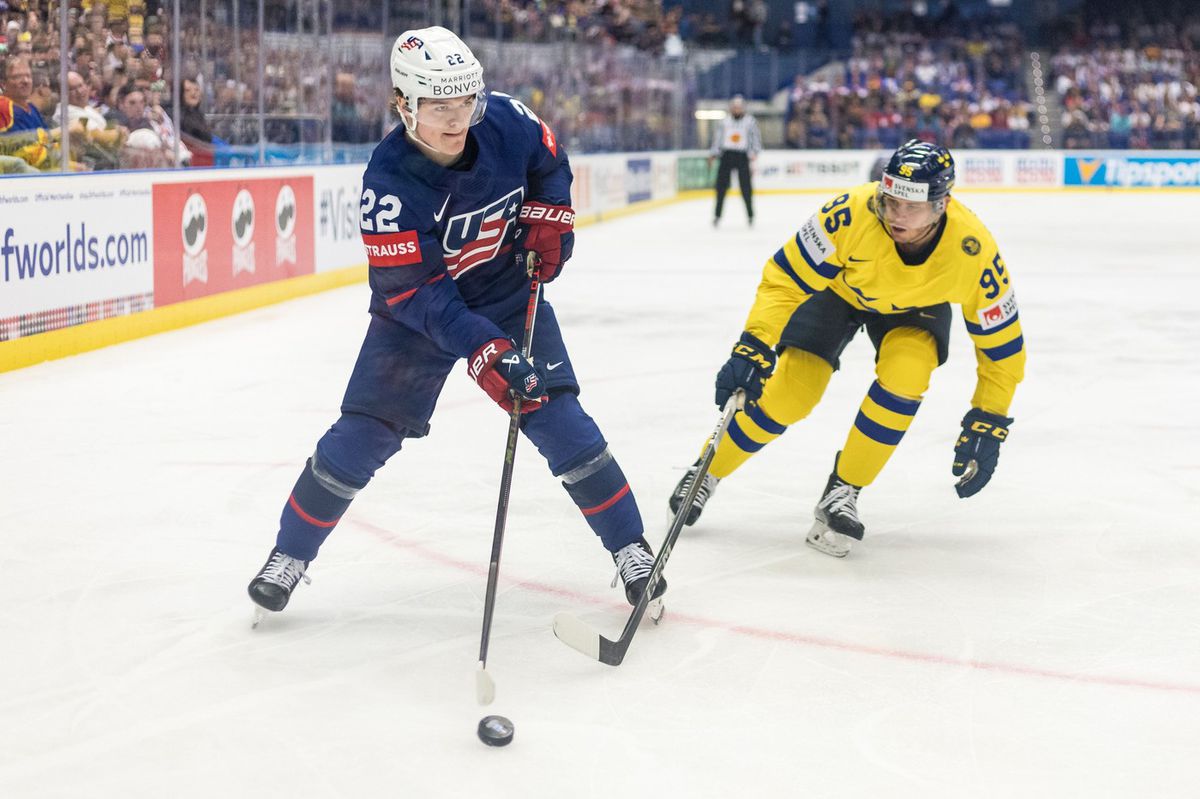 Cole Caufield v drese USA na MS 2024 v Ostrave.