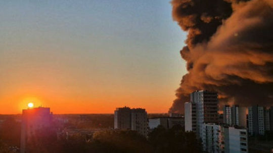 Obrie obchodné centrum vo Varšave zachvátil požiar