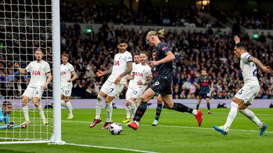 Arsenal už môže iba dúfať. Jeho mestský rival mu nepomohol, City majú obhajobu titulu vo vlastných rukách