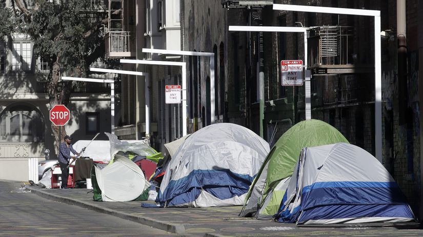 Stany bezdomovcov na jednej z ulíc San Francisca.