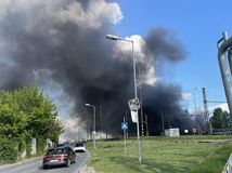 Požiar v bratislavskej Rači, horiaci vlaku