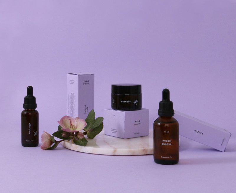 Sklo je vhodným obalom pre prírodnú kozmetiku.