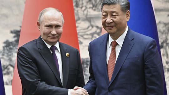 Vytvoríme svetovú spravodlivosť, vojnu treba riešiť politicky, vyhlásil čínsky líder po stretnutí s Putinom  
