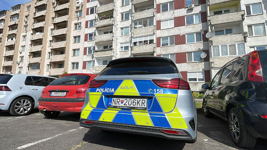 Policajní príslušníci od stredajšieho večera z...