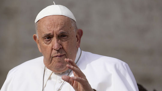 Za uzdravenie Fica sa modlí aj pápež, poslal list Čaputovej
