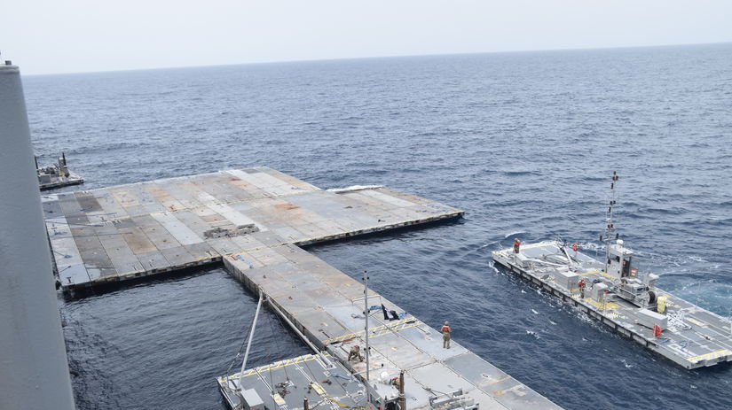 Vojaci americkej armády pridelení zo 7....