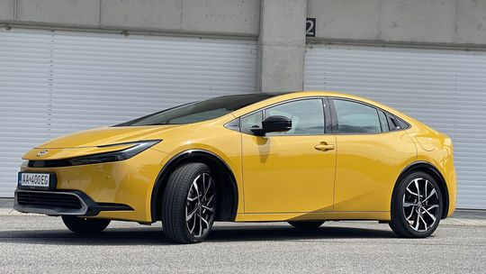 Toyota Prius 2,0 Plug-in Hybrid 223 Executive...