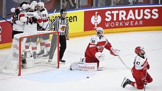 Fíni sa po šlágri s Kanadou dostali do ťažkej situácie, Švajčiari si zaistili postup a vylepšili skóre na Dánoch