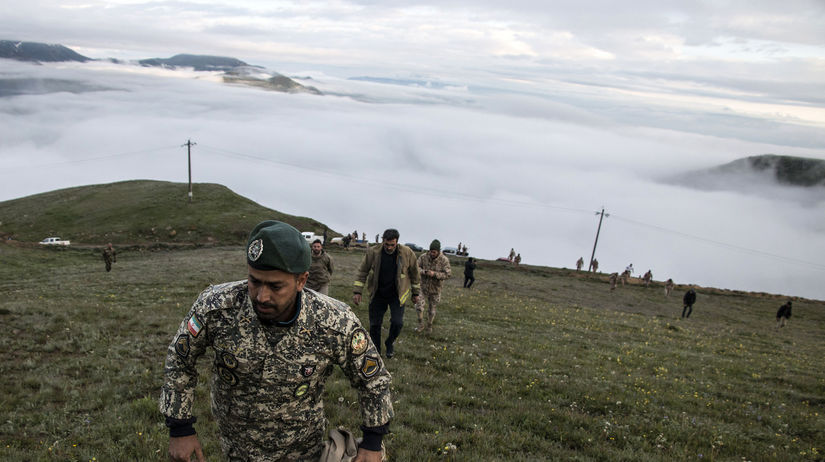 Záchranári hľadali havarovaný vrtuľník s...