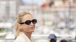 Uma Thurman so slnečnými okuliarmi Celine