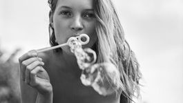 Supermodelka Kate Moss objektívom fotografa...