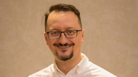 Najpredávanejší slovenský spisovateľ Jozef Karika.