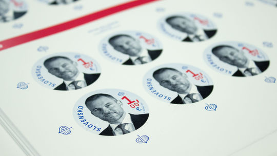 V Česku začali tlačiť Pellegriniho prezidentské známky. V pláne je aj autogramiáda