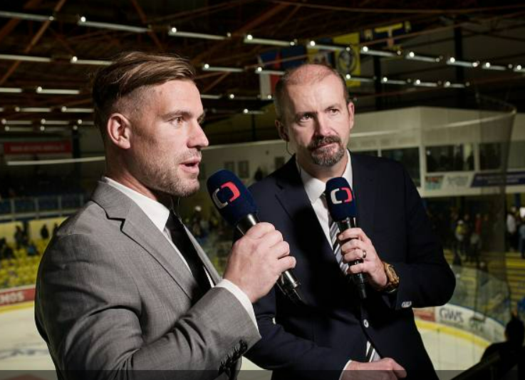 Rostislav Olesz (vľavo) v štúdiu ČT Sport.