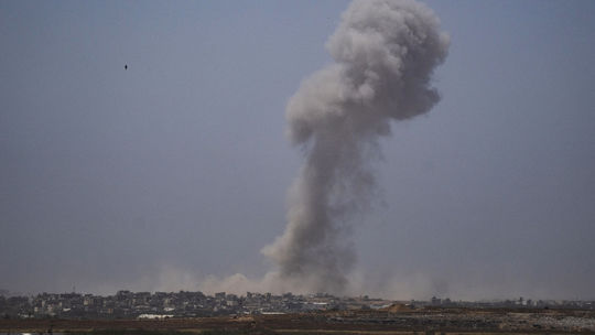 Izraelská armáda postupuje hlbšie do Rafahu, podľa Galanta operácia ďalej zosilnie