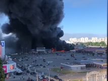 ONLINE: Rusi v Charkove zbombardovali supermarket: Dvaja mŕtvi a 24 zranených. Bolo v ňom 200 ľudí