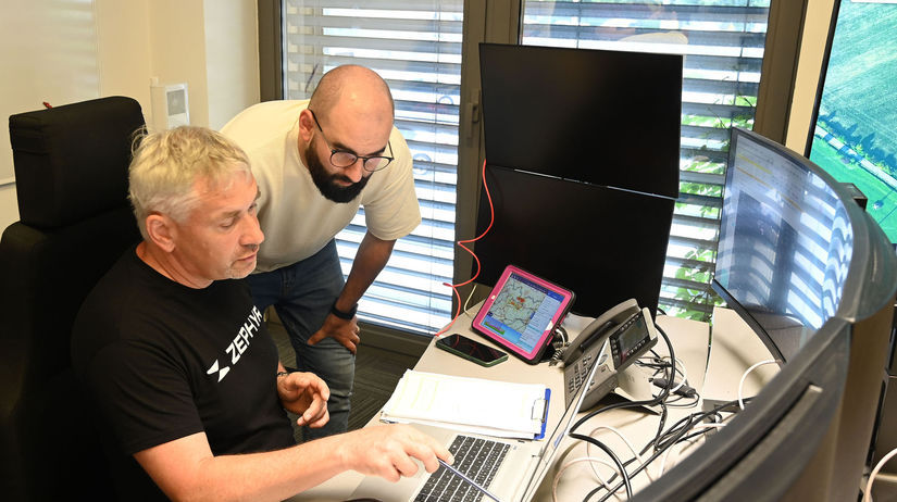 Jaroslav Šulc  (vľavo) sa pripravuje na prvý...