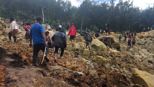 Pochovala ich hora. Masívny zosuv pôdy pochoval v Papue-Novej Guinei vyše 670 ľudí, odhaduje OSN