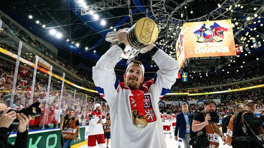 V Česku odpálili prestupovú bombu. Kapitána zlatých chlapcov zlanáril klub, ktorý vábil aj Slovákov z NHL