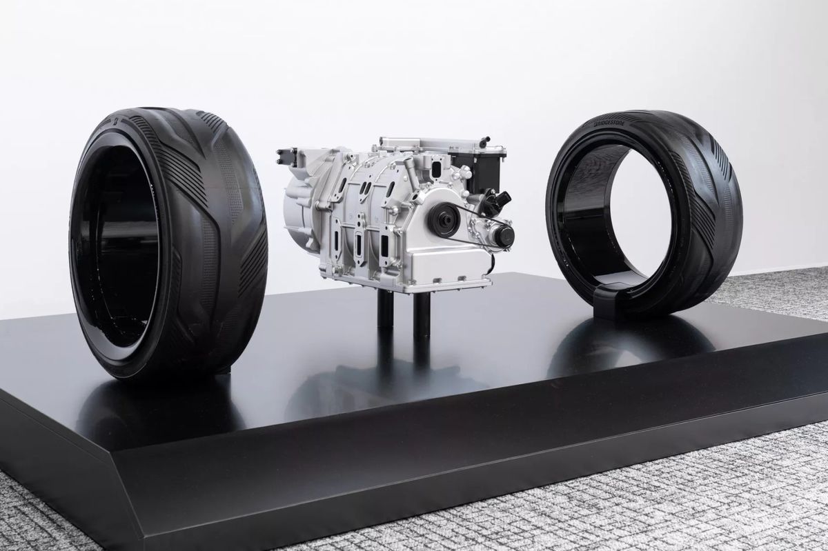 Mazda stále verí Wankelovmu rotačnému motoru....