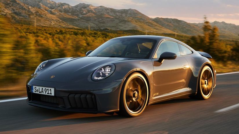 Porsche 911 má prepracovaný nárazník s väčšími...