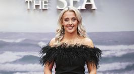 Siobhan-Marie O'Connor pózuje fotografom. 