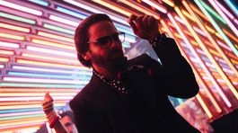 Daniel Brühl ako dizajnér Karl Lagerfeld