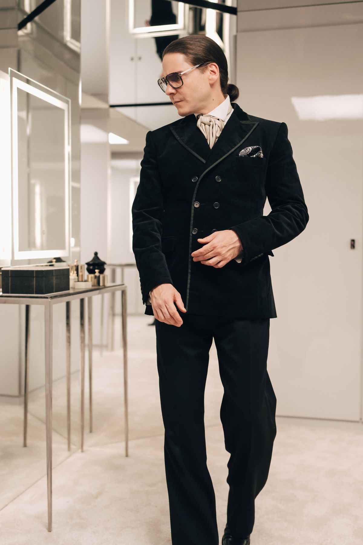 Herec Daniel Brühl ako dizajnér Karl Lagerfeld...