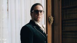 Herec Daniel Brühl stvárnil Karla Lagerfelda.   