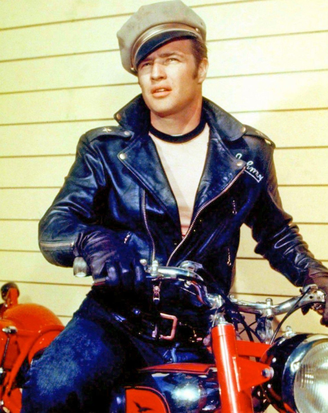 Marlon Brando vo filme Divoch (The Wild One).